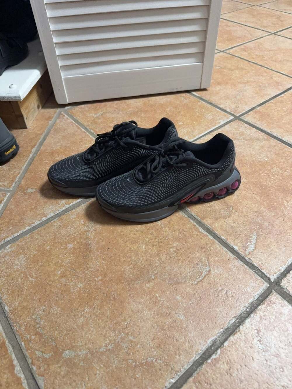 Nike Shox TL Black/Pink Running Shoes
Size: 6.5Y/8 Women